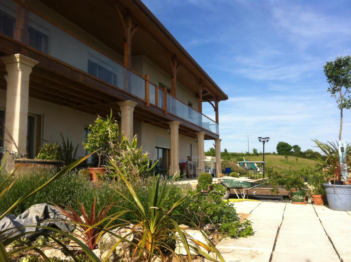 La Découverte, Jacuzzi, Sauna, et Terrasse avec vue sur lac à la campagne entre Toulouse et Auch - Housity