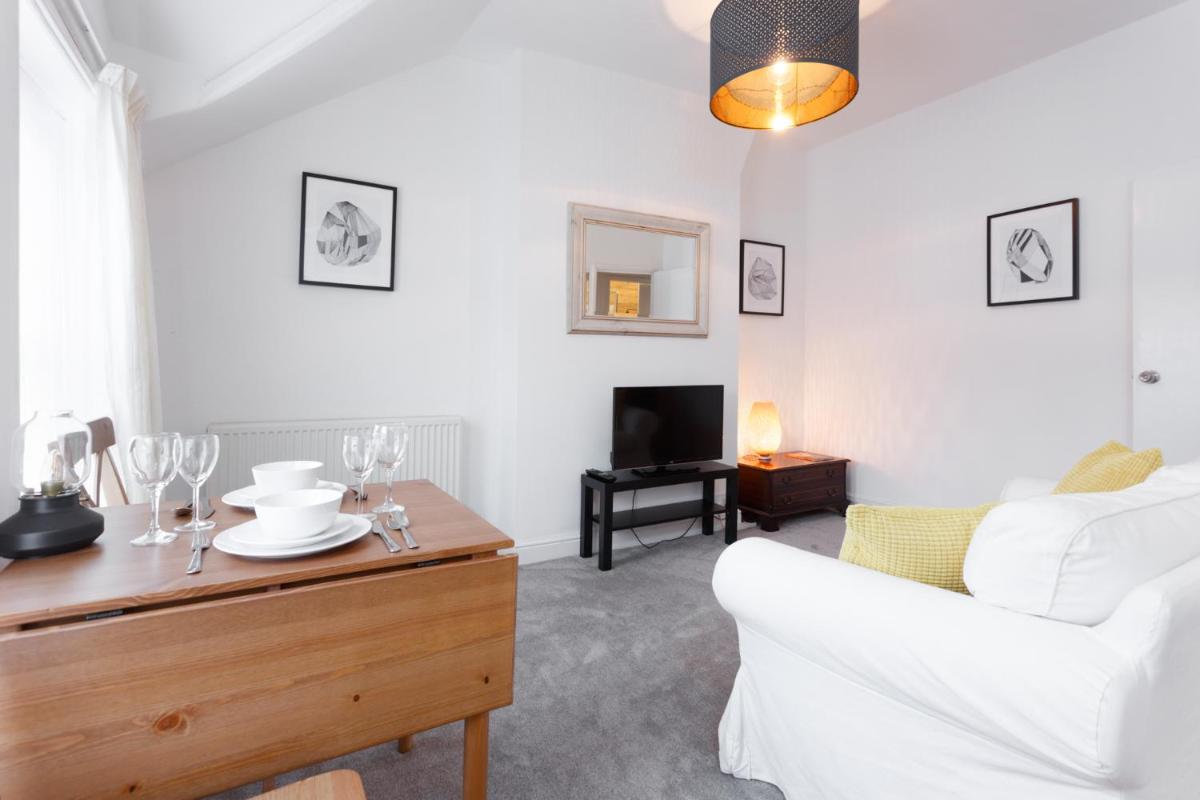 Charming, Well-Equipped Apt - 5 Minutes From Beach - Housity