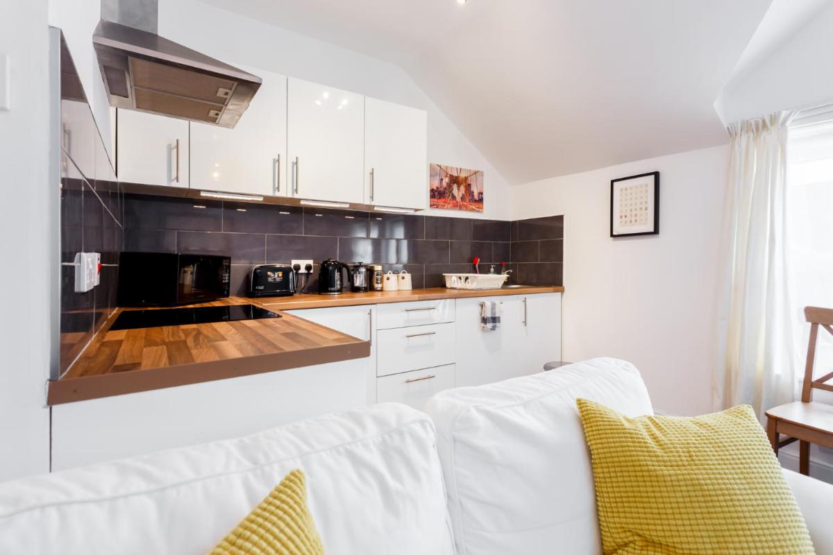 Charming, Well-Equipped Apt - 5 Minutes From Beach - Housity