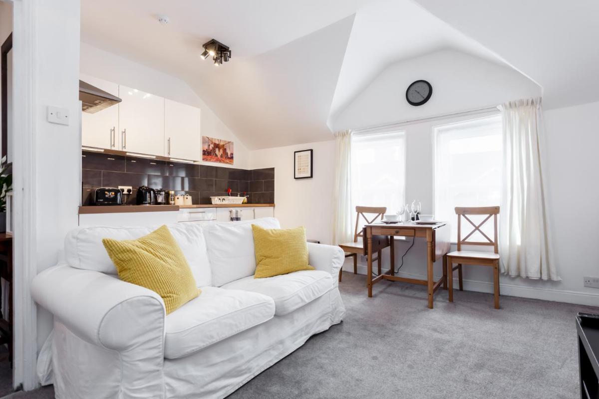 Charming, Well-Equipped Apt - 5 Minutes From Beach - Housity