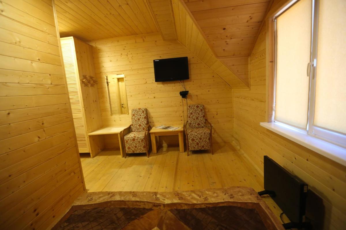 Sadyba Lisova Kvitka - Housity