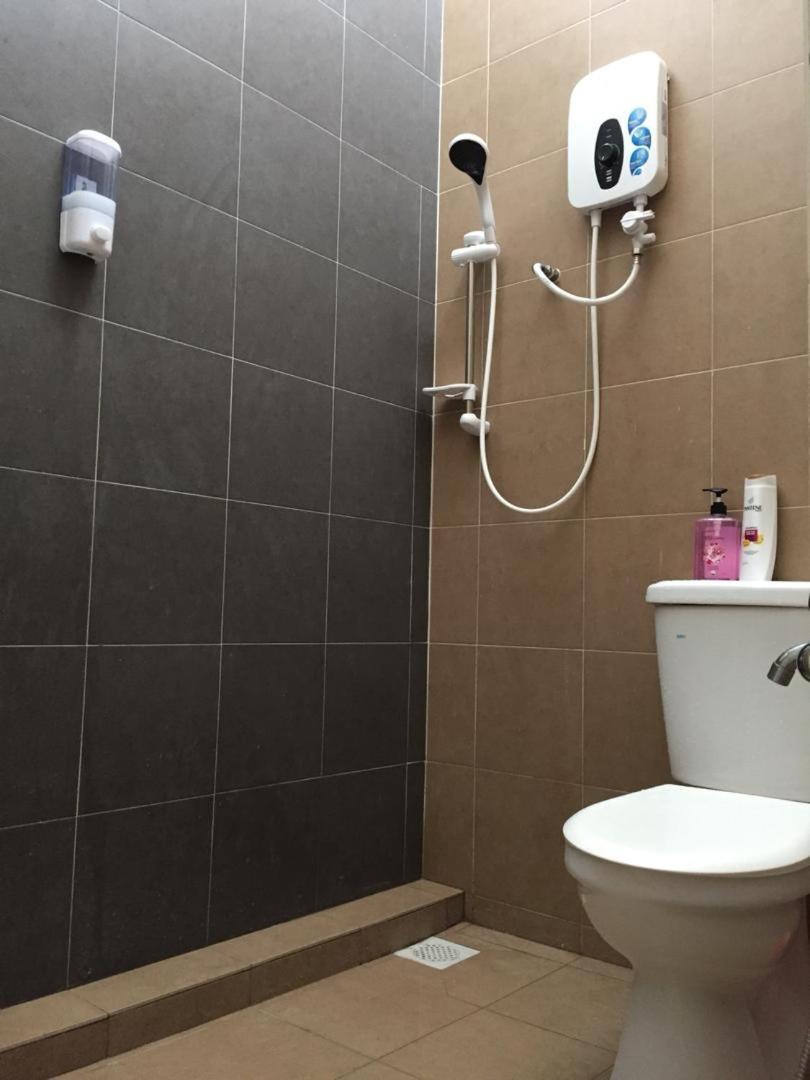 Suitetrails - D'Izz Homestay Batu Berendam