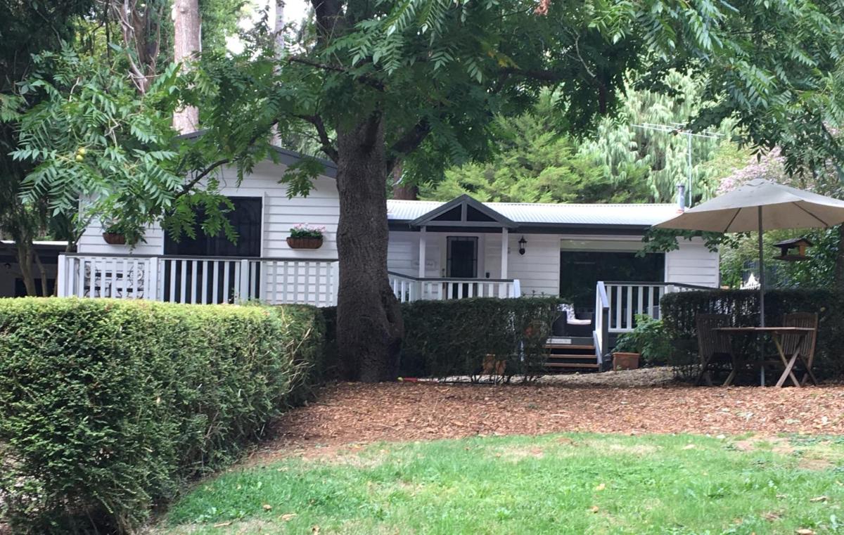 Clarendon Cottages - Housity