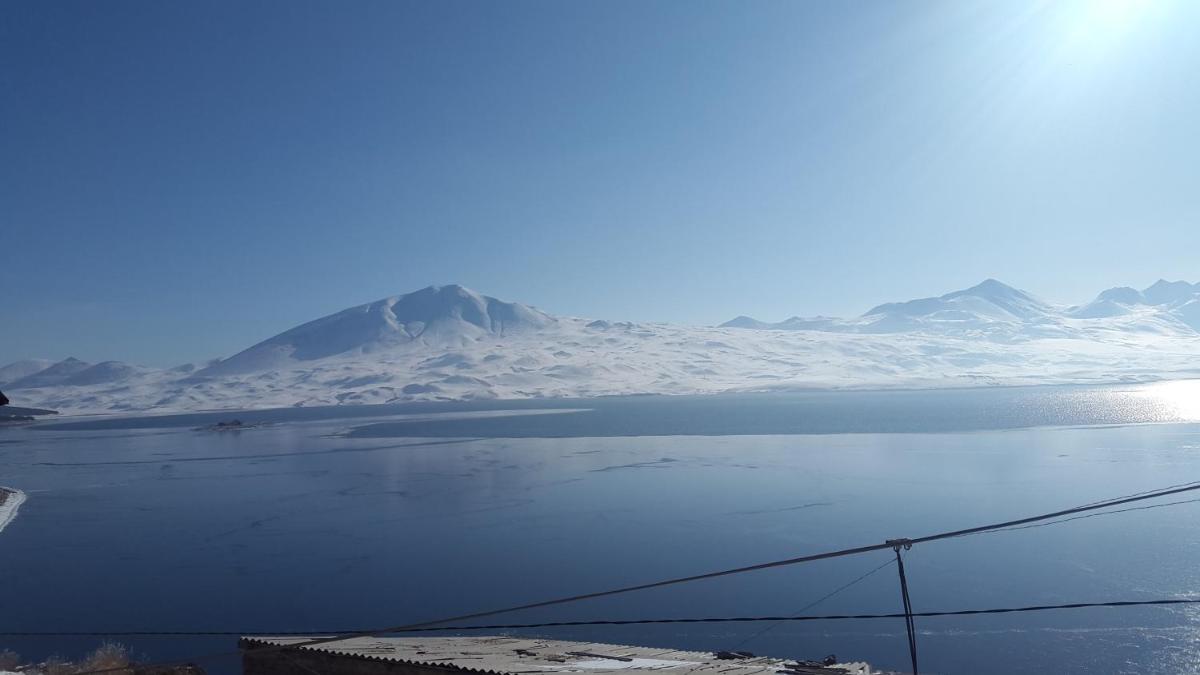 Lake Tabatskuri - Housity