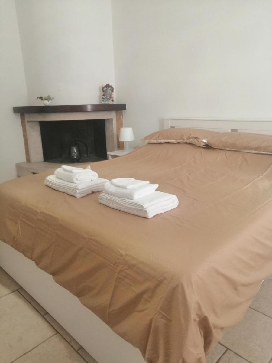 Whiteroom - Housity