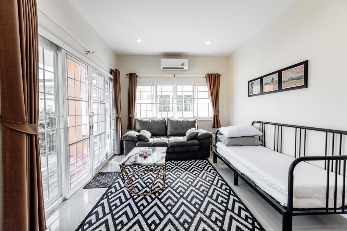 Glass House, Mountain View, Near Airport-City - Housity