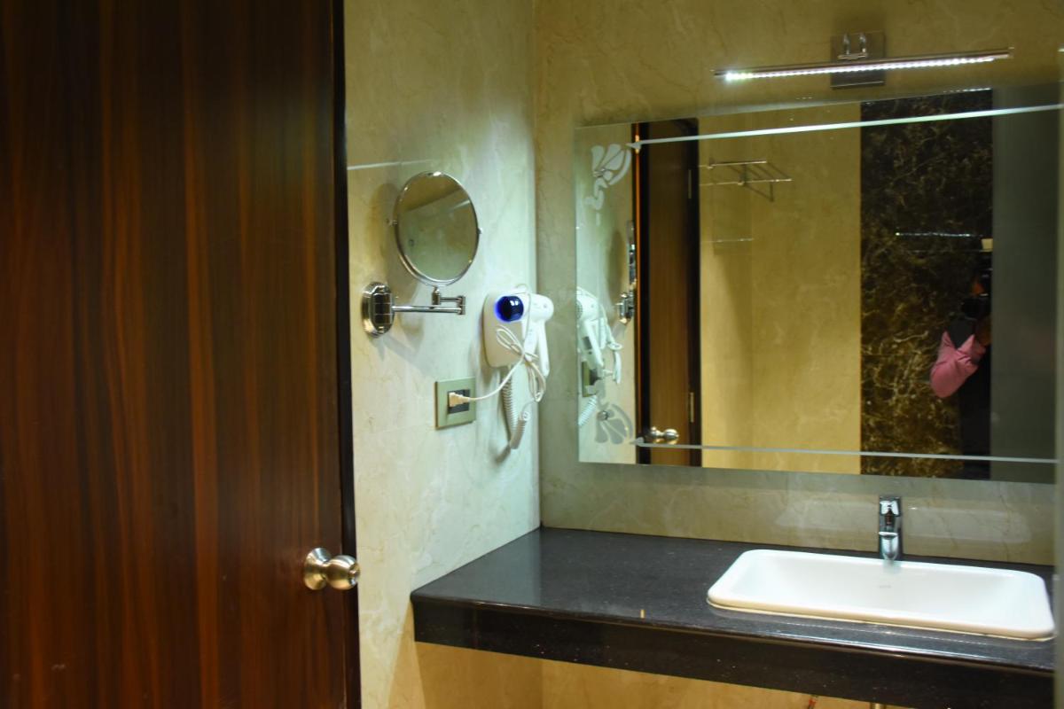 Mayur Hotel &amp; Resort - Housity