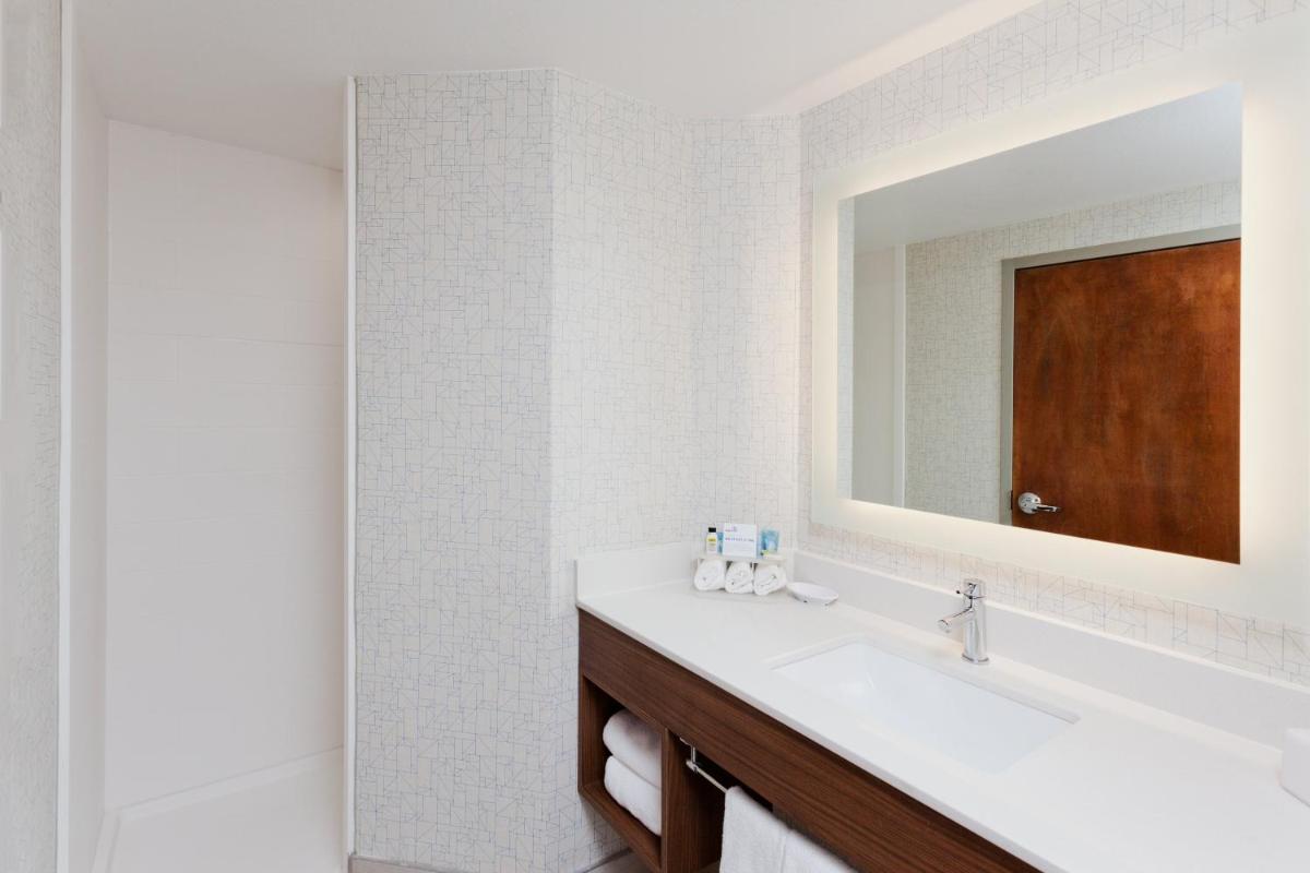 Holiday Inn Express Hotel & Suites Montgomery Boyd-Cooper Parkway, an IHG Hotel - Housity