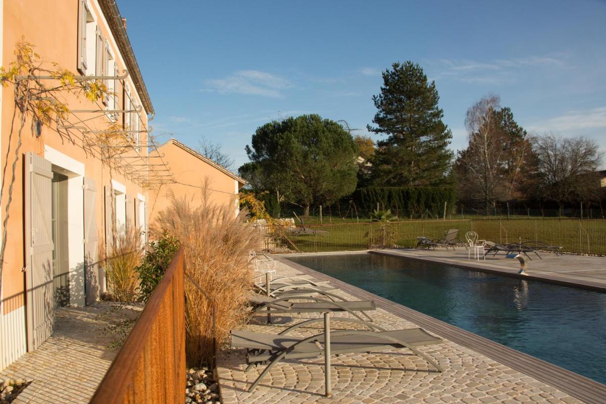 Piscine de l'établissement Hôtel-Spa Le Saint Cirq ou située à proximité