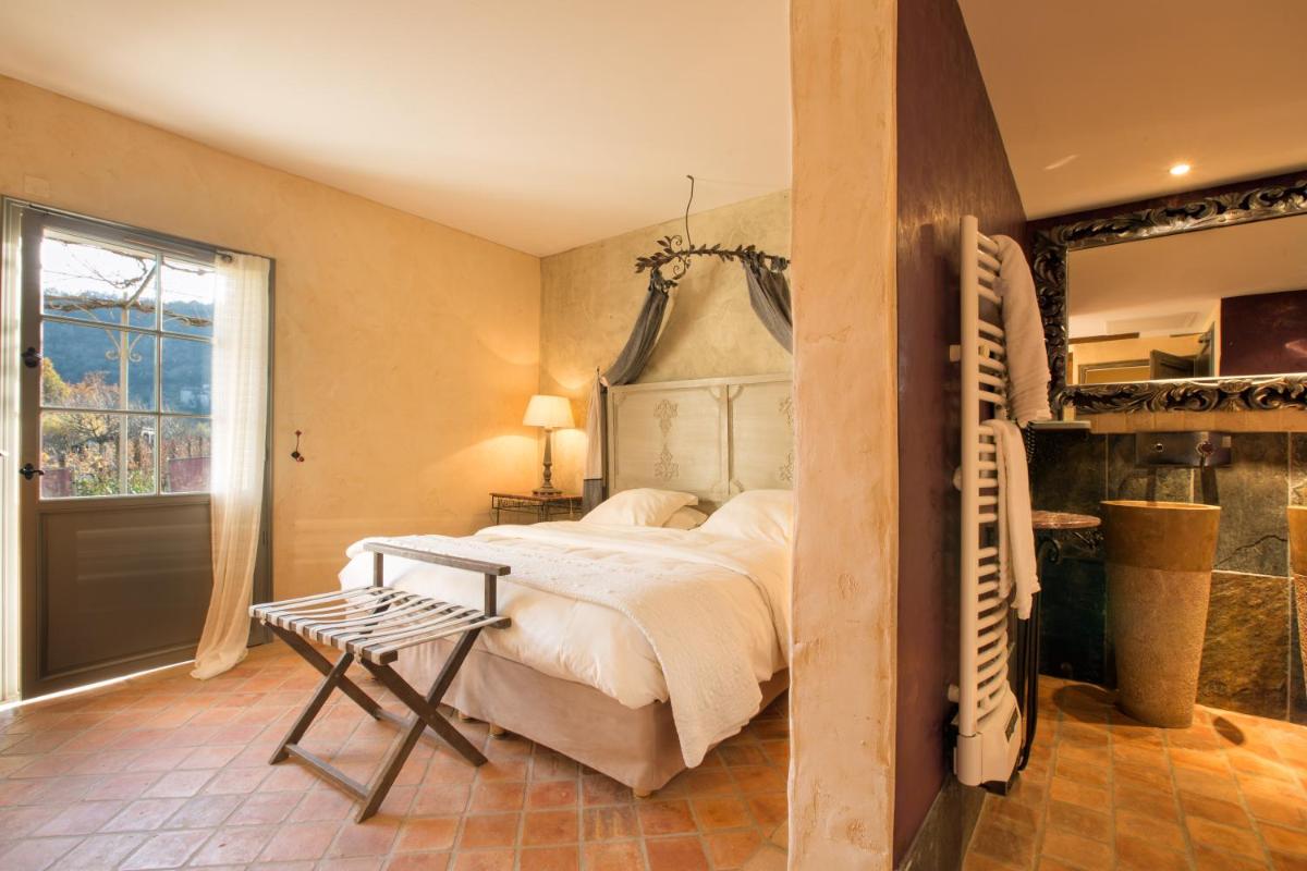 Un ou plusieurs lits dans un hébergement de l'établissement Hôtel-Spa Le Saint Cirq