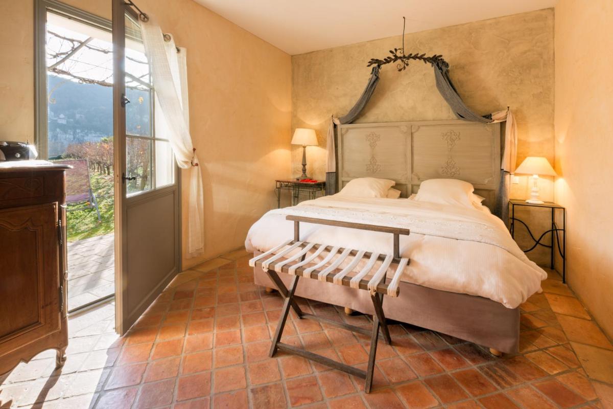 Un ou plusieurs lits dans un hébergement de l'établissement Hôtel-Spa Le Saint Cirq