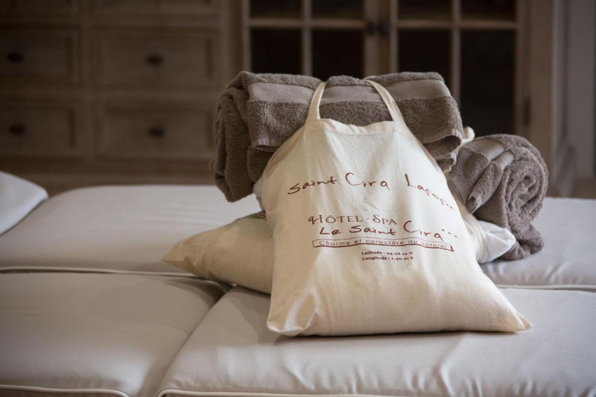Un ou plusieurs lits dans un hébergement de l'établissement Hôtel-Spa Le Saint Cirq