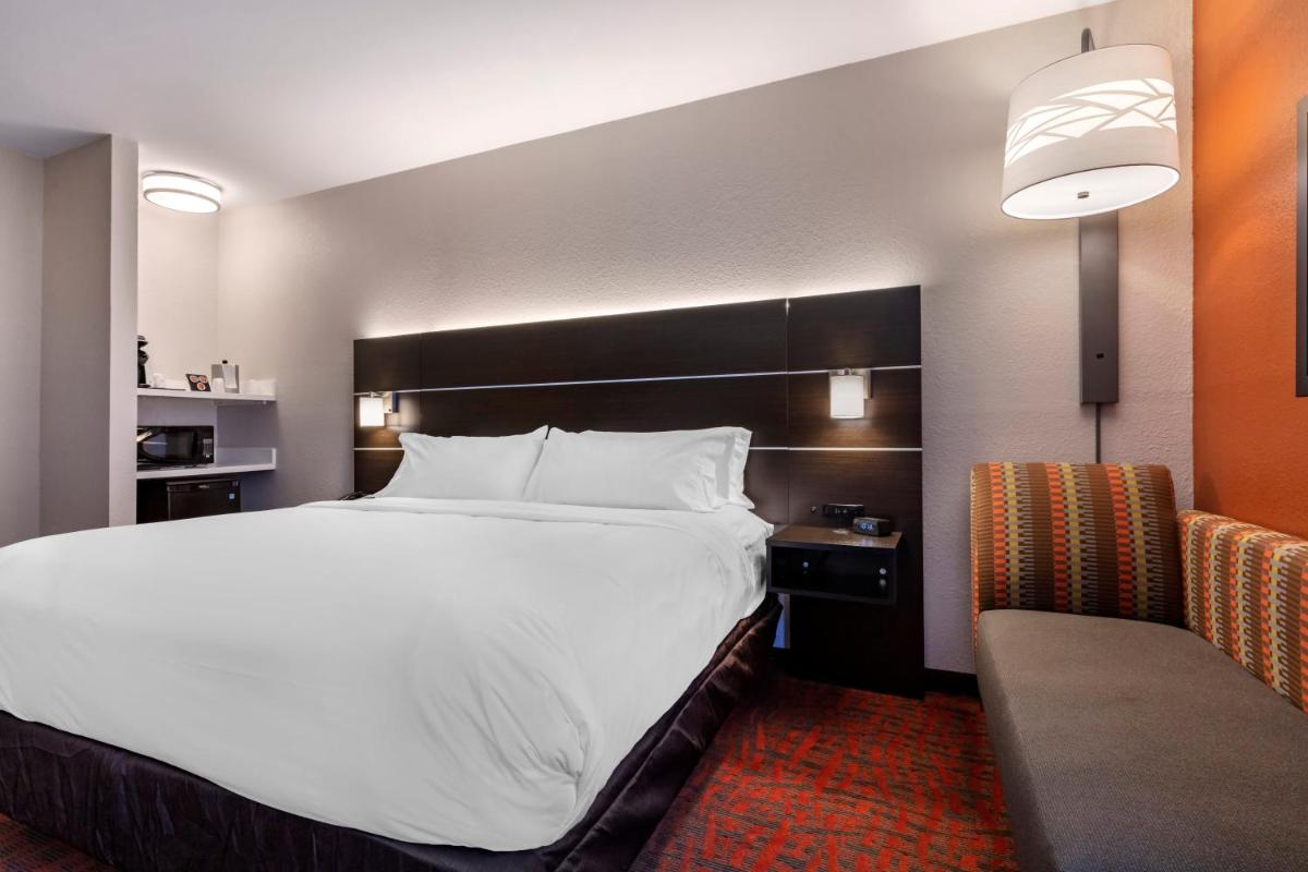Holiday Inn Express Metropolis by IHG - Housity