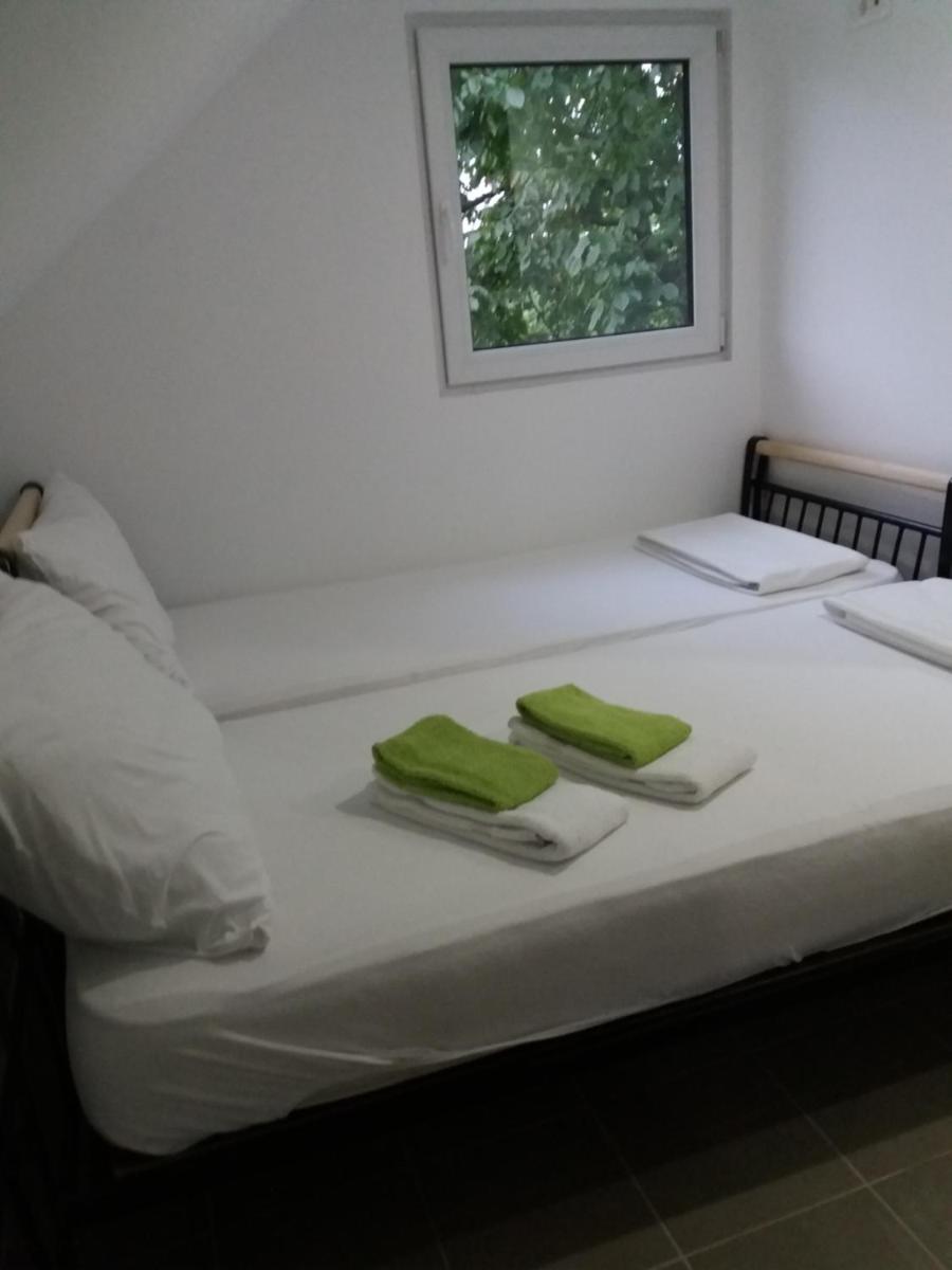 Fruška Gora kuća Vitraž - Housity