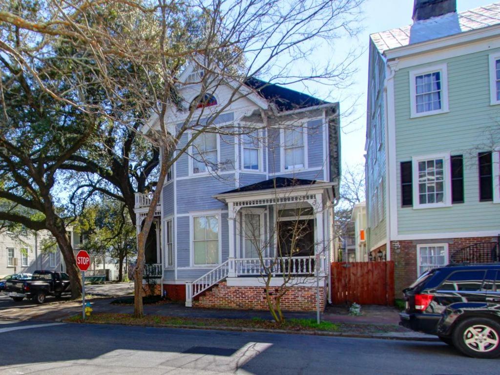 Big Blue House - Near Forsyth Park - Lower Unit - Housity