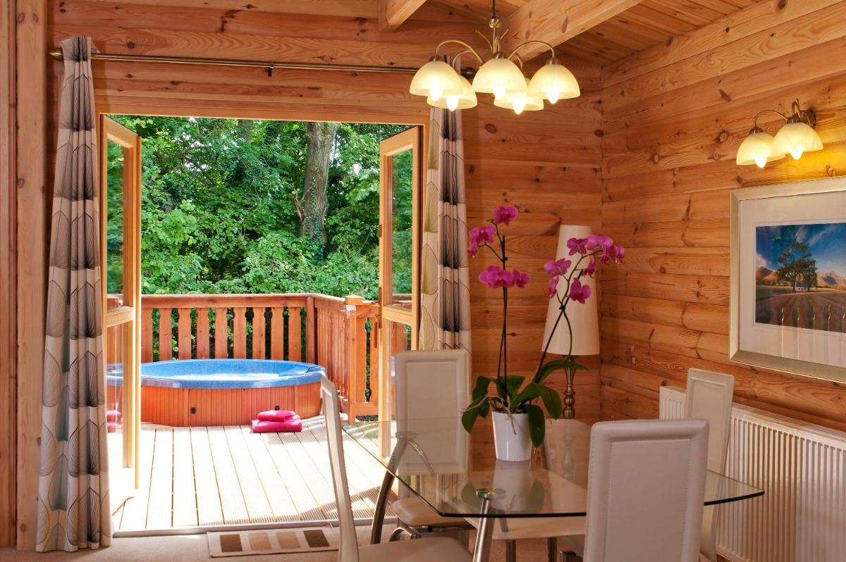 South Winchester Lodges - Housity