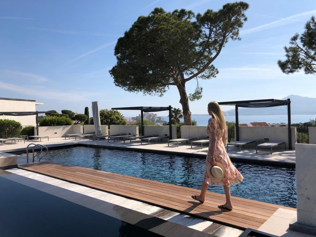 Piscine de l'établissement La Villa Calvi ou située à proximité