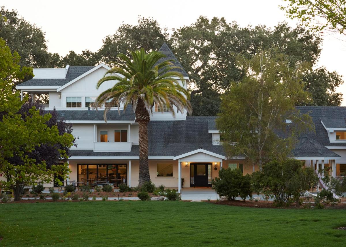 SummerWood Inn - Housity