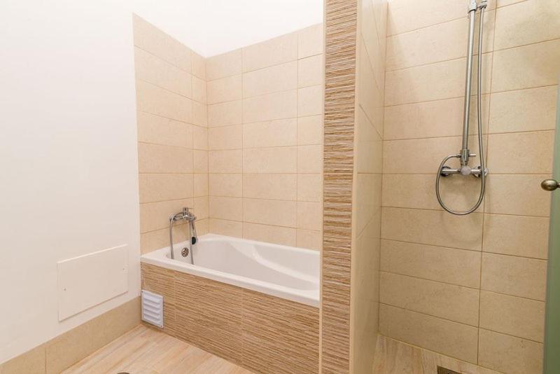 Cozy typical restored 2bedroom house single storey 5 min from the Fuseta Beach - Housity