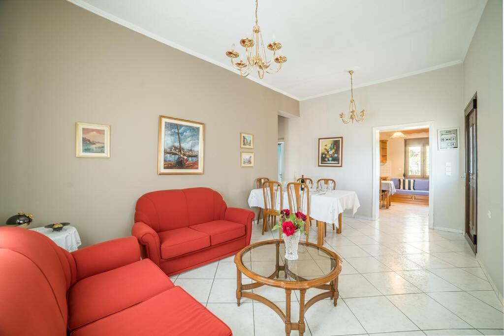 Family House with Garden - Housity
