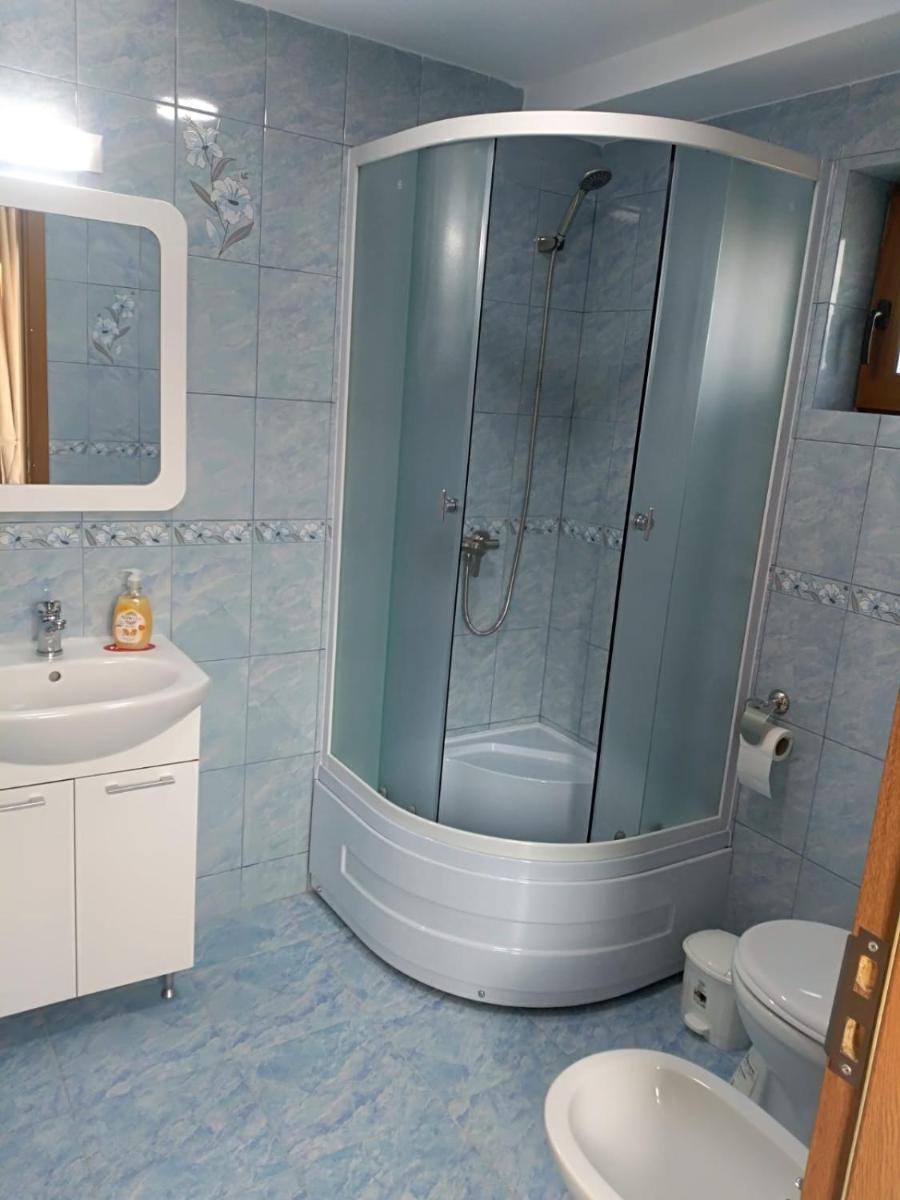 De la mare la munte - Housity