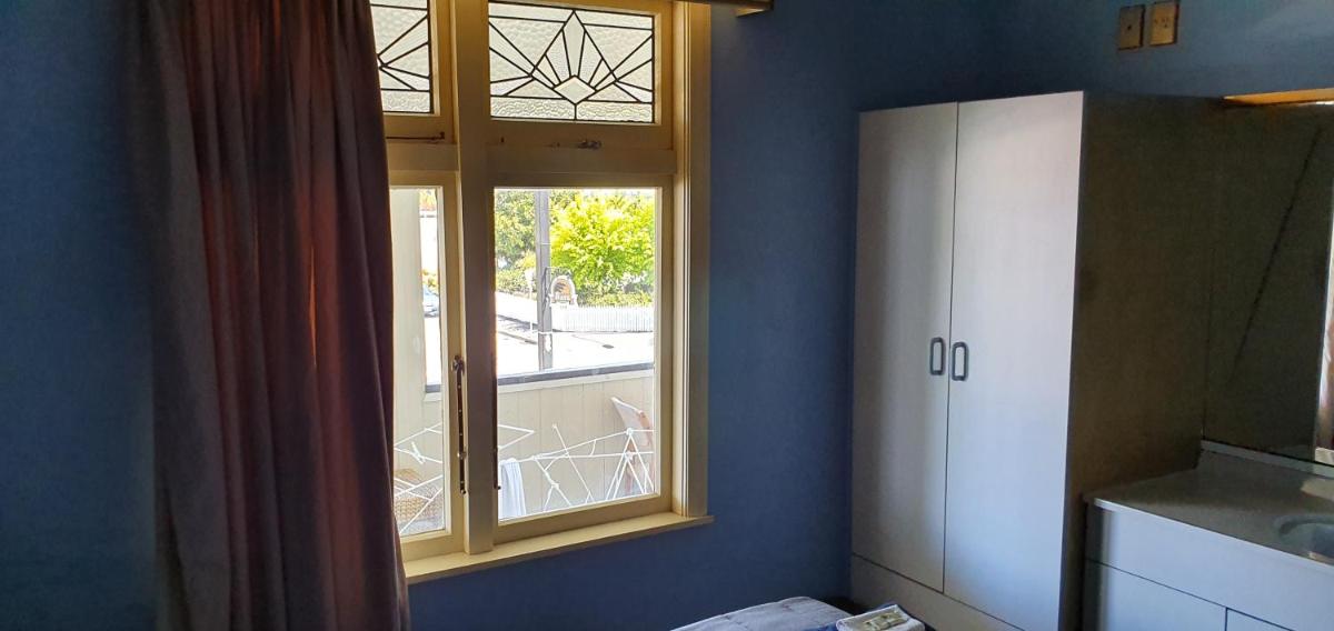 Hotel Motueka Backpackers, Loud Live Music Friday Saturday Nights - Housity