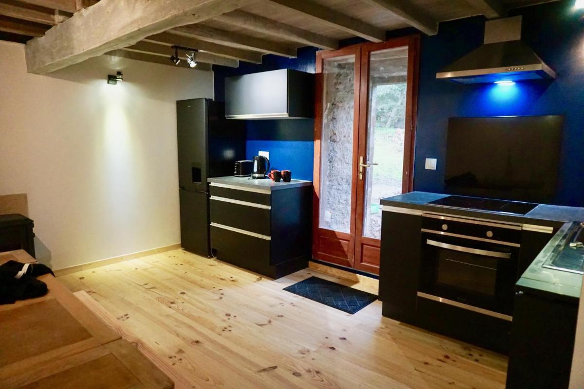Le Pidro - A family house with private stream and woodland - Housity