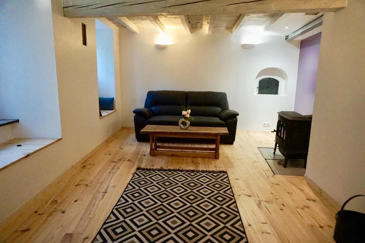 Le Pidro - A family house with private stream and woodland - Housity