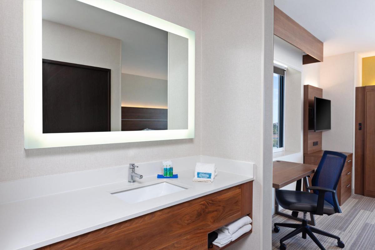 Holiday Inn Express Los Angeles LAX Airport, an IHG Hotel - Hizvo