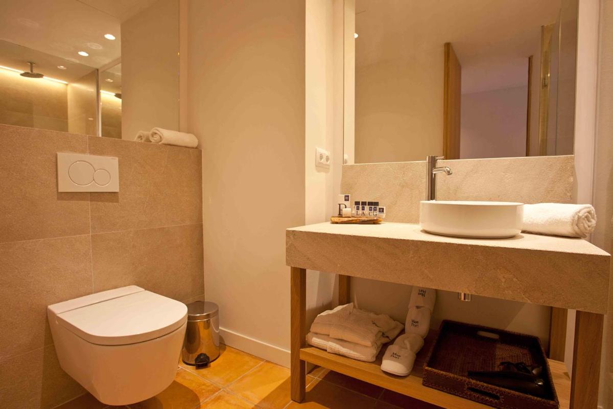 Un baño de Mon Port Hotel & Spa