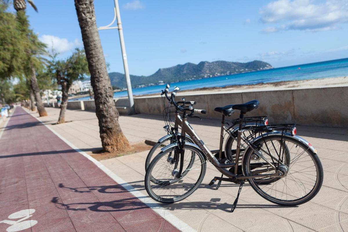 Montar en bicicleta en CM Castell de Mar o alrededores