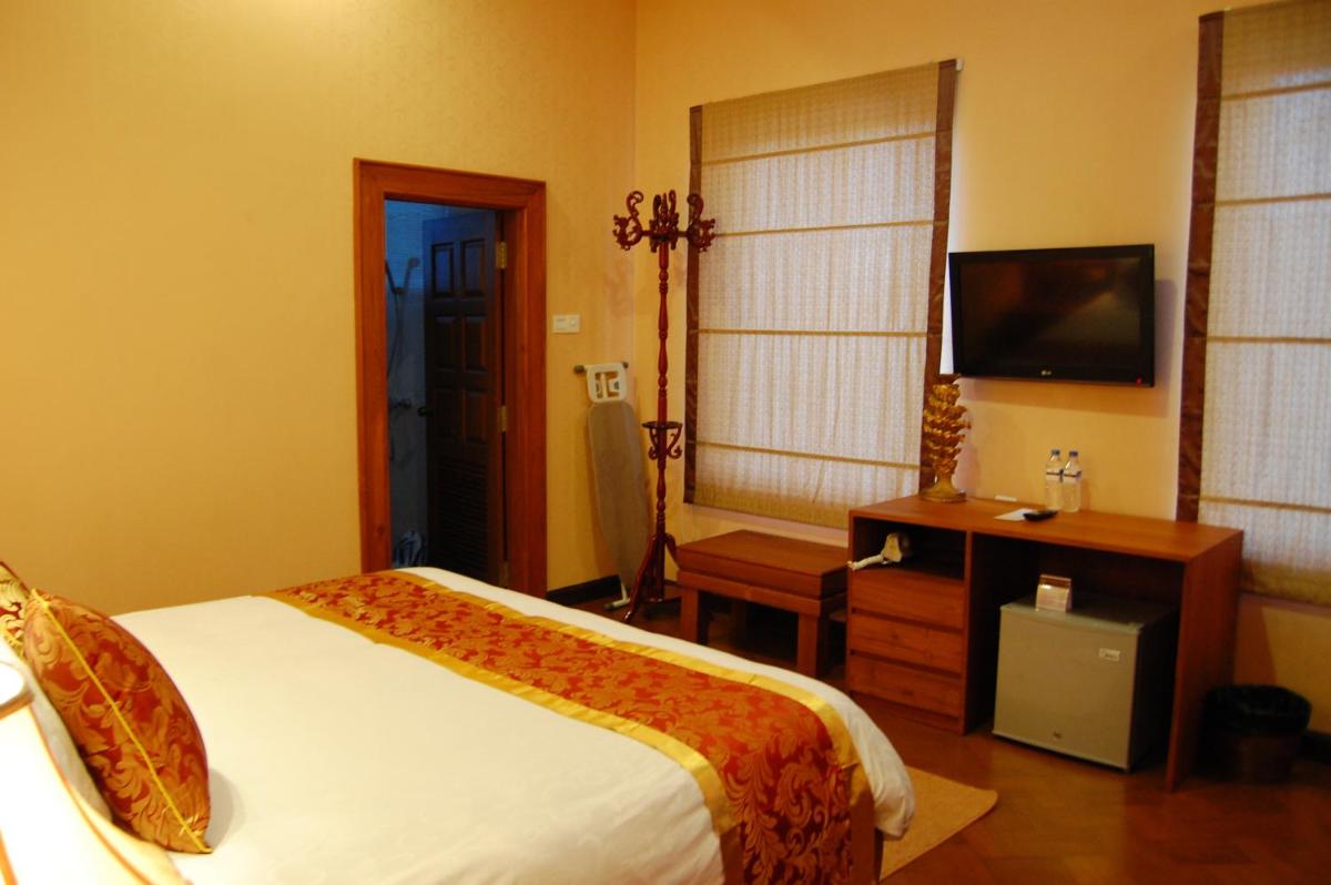 The Golden Lake Hotel - Housity