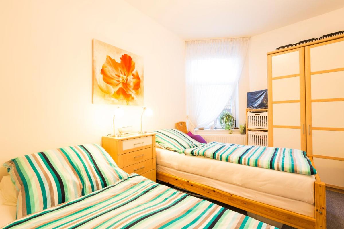 ZV2001 Private Apartments & Rooms near Exhibition Ground (room agency) - Housity