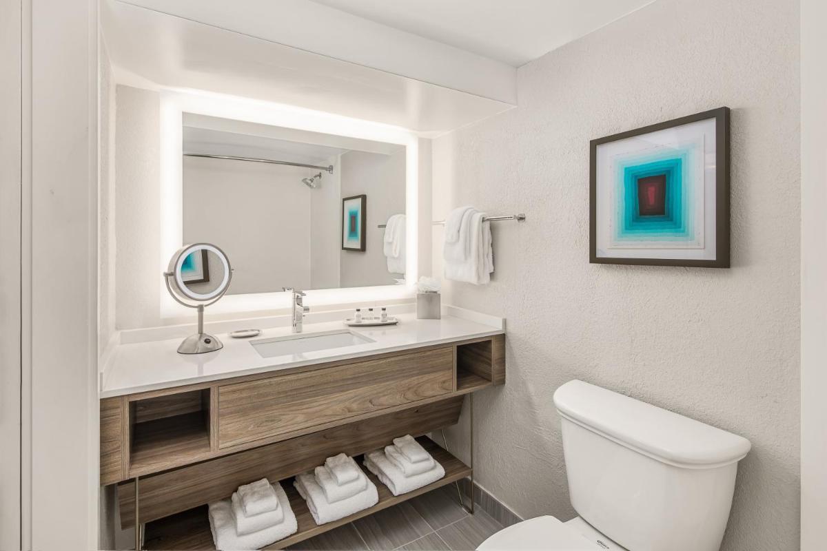 Crowne Plaza Orlando - Lake Buena Vista, an IHG Hotel - Housity