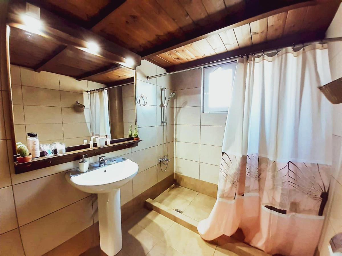 Lefteris Rooms - Housity