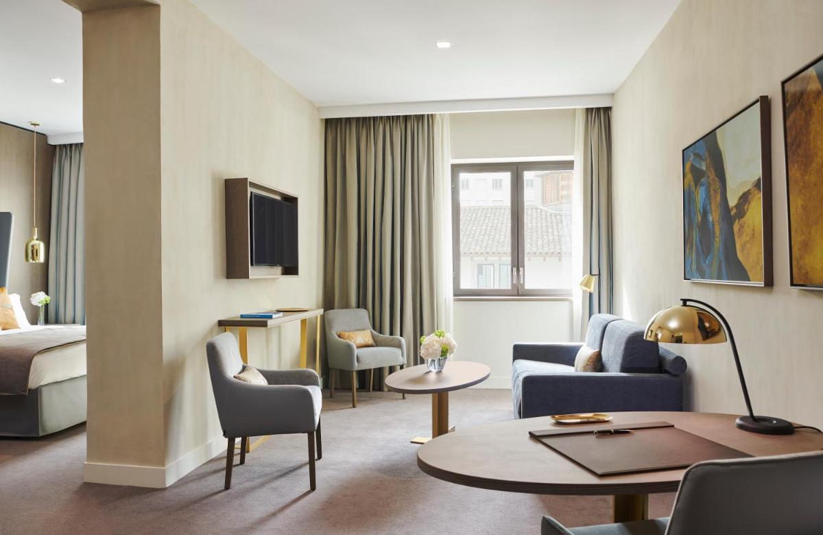 Télévision ou salle de divertissement dans l'établissement InterContinental Lyon - Hotel Dieu by IHG