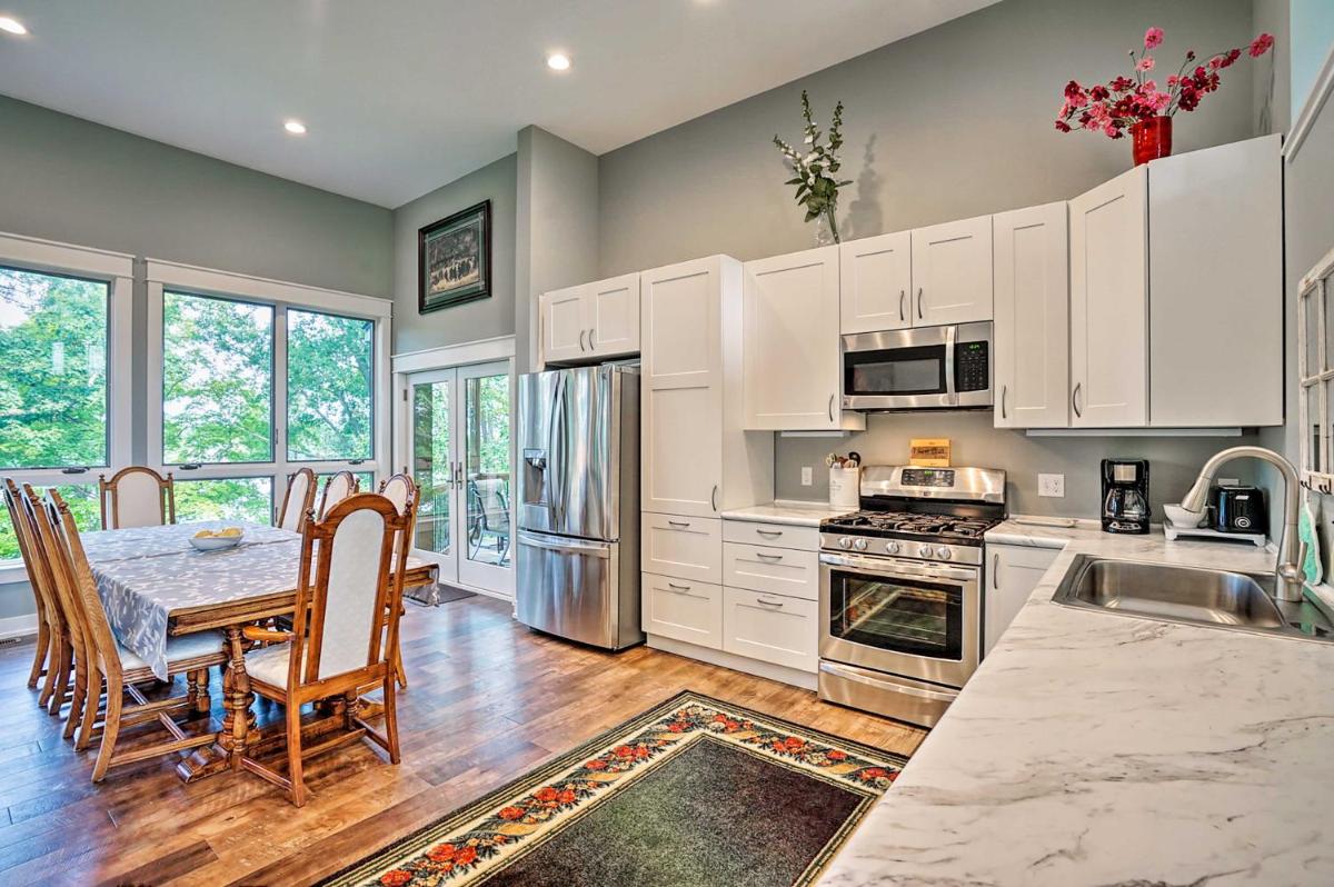 Grand Rapids Area Lakefront House with Dock - Housity