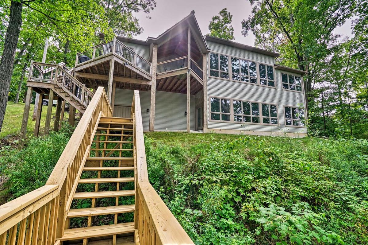 Grand Rapids Area Lakefront House with Dock - Housity