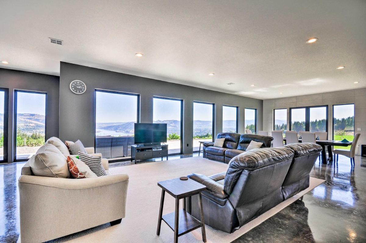 Luxury Home with Views - 5 Min to Columbia River - Housity