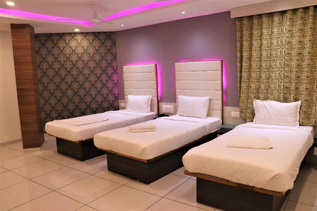 Hotel Crossroads - Housity