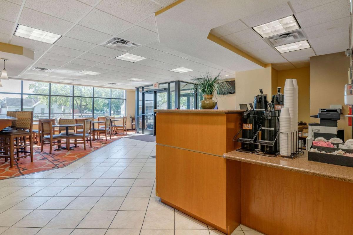 Econo Lodge Inn & Suites Des Moines Fairgrounds Area - Housity