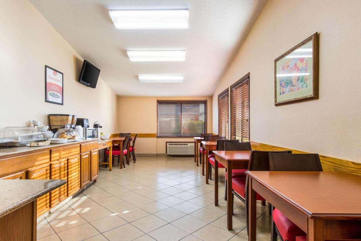 Econo Lodge - Housity