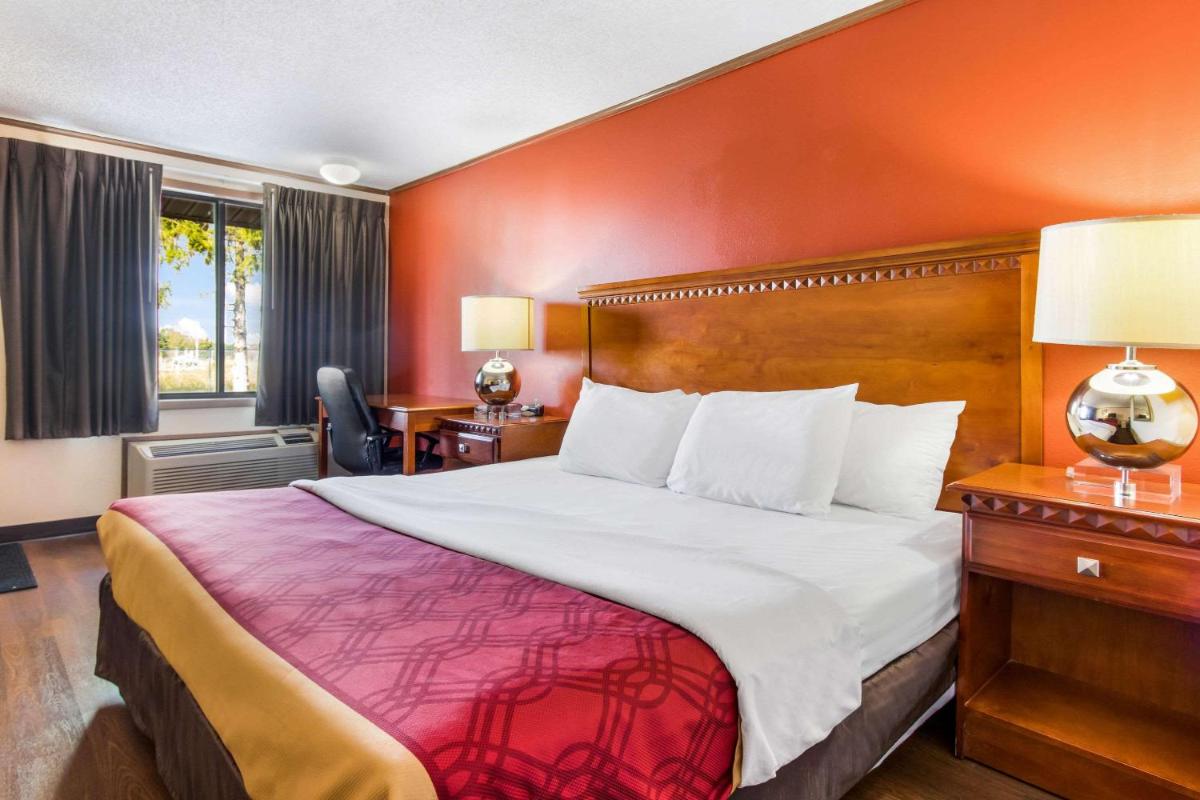 Econo Lodge - Housity