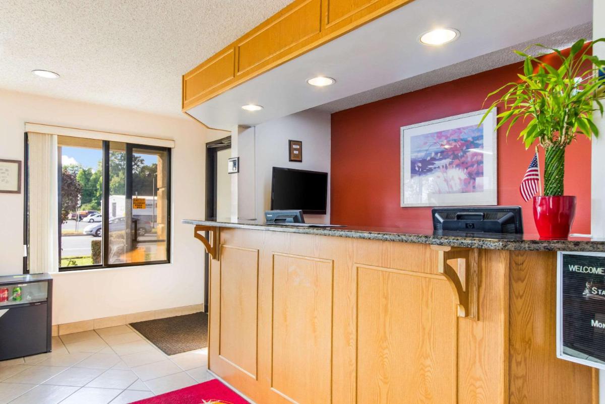 Econo Lodge - Housity