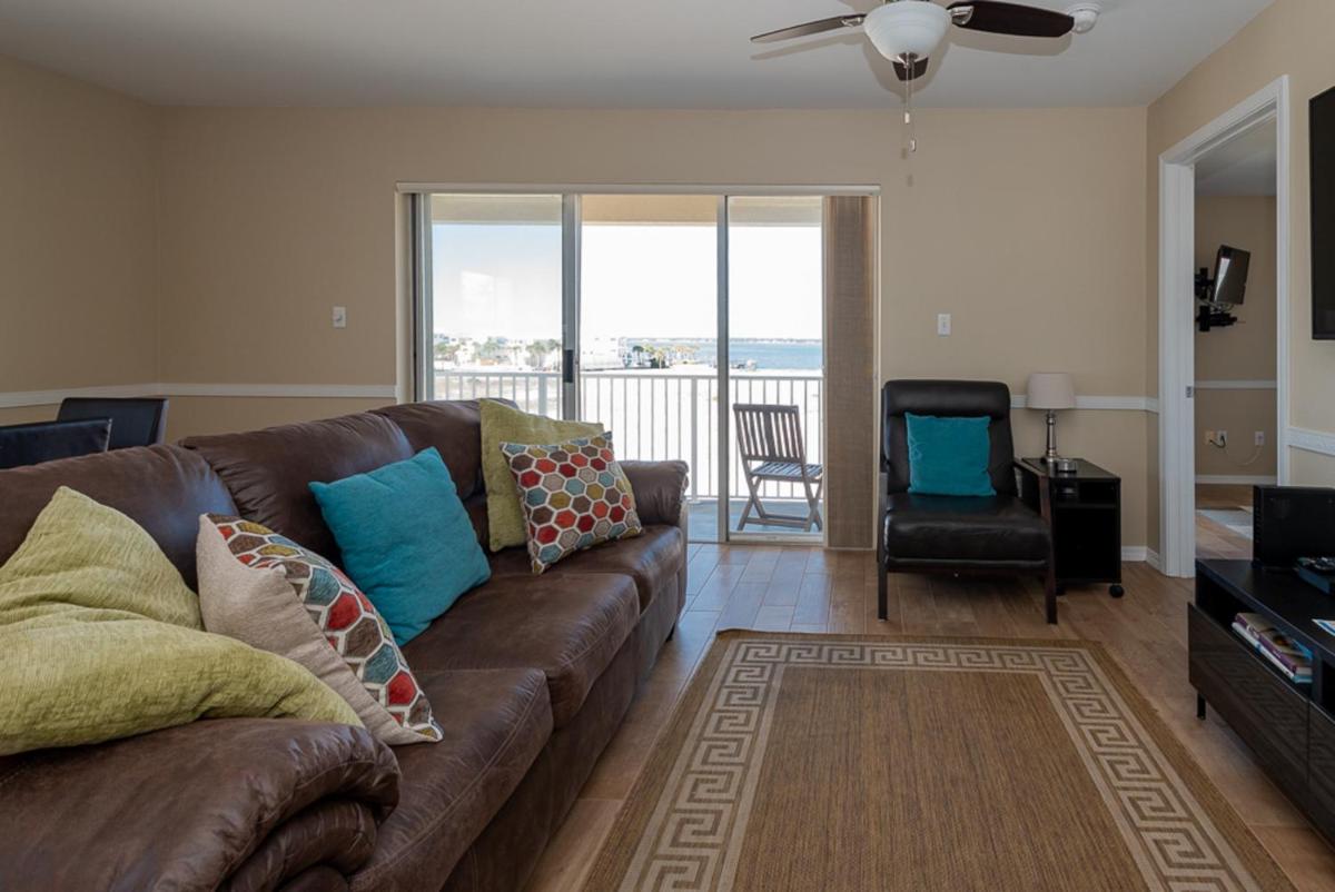 3BR Sunset Harbor Condo w Views - Housity