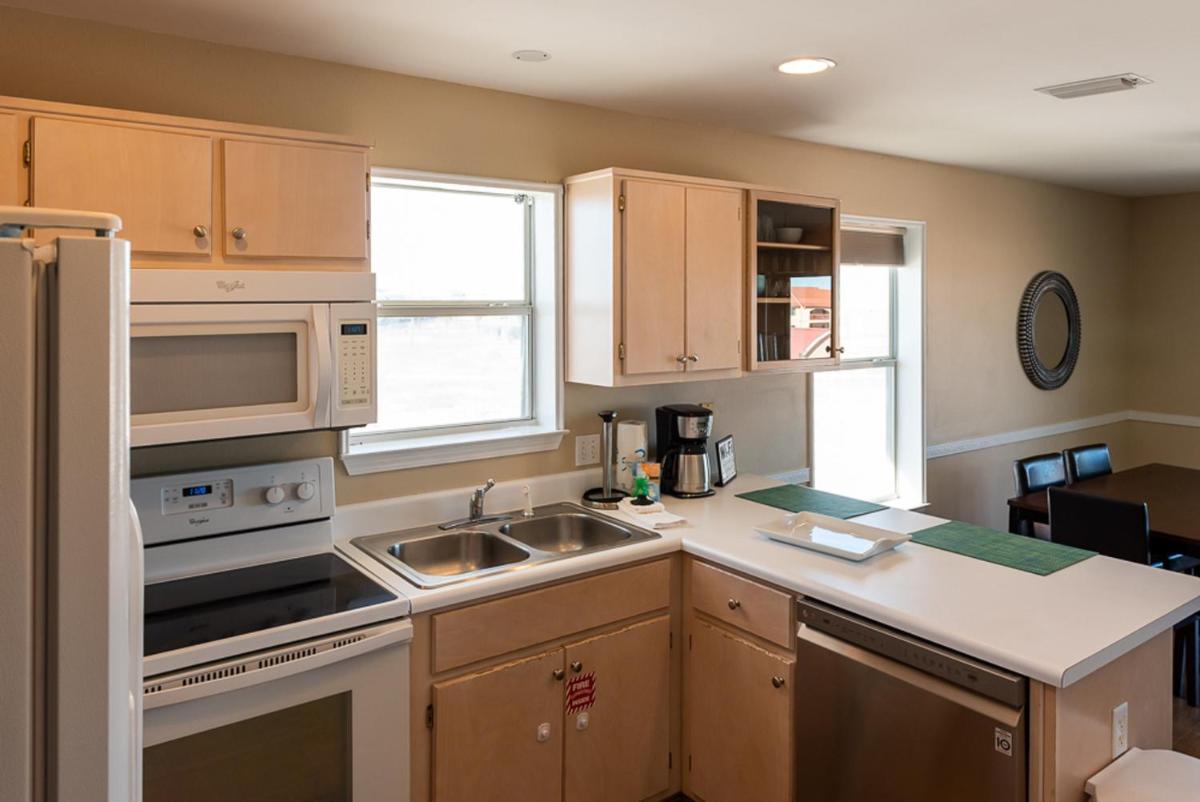 3BR Sunset Harbor Condo w Views - Housity