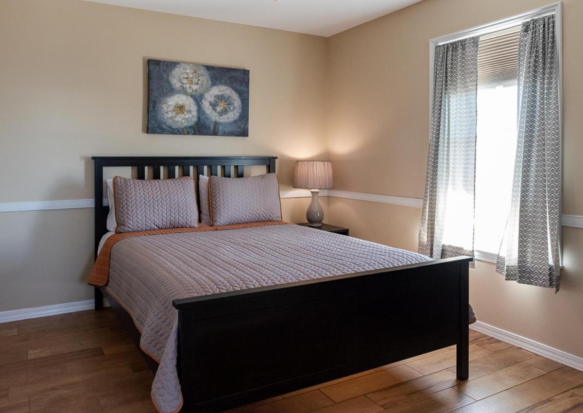 3BR Sunset Harbor Condo w Views - Housity