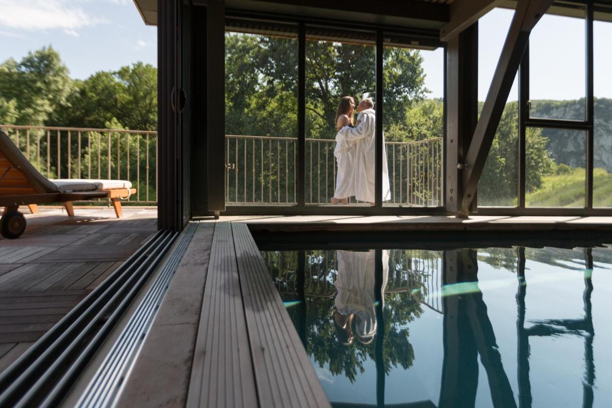 Piscine de l'établissement Hôtel-Spa Le Saint Cirq ou située à proximité