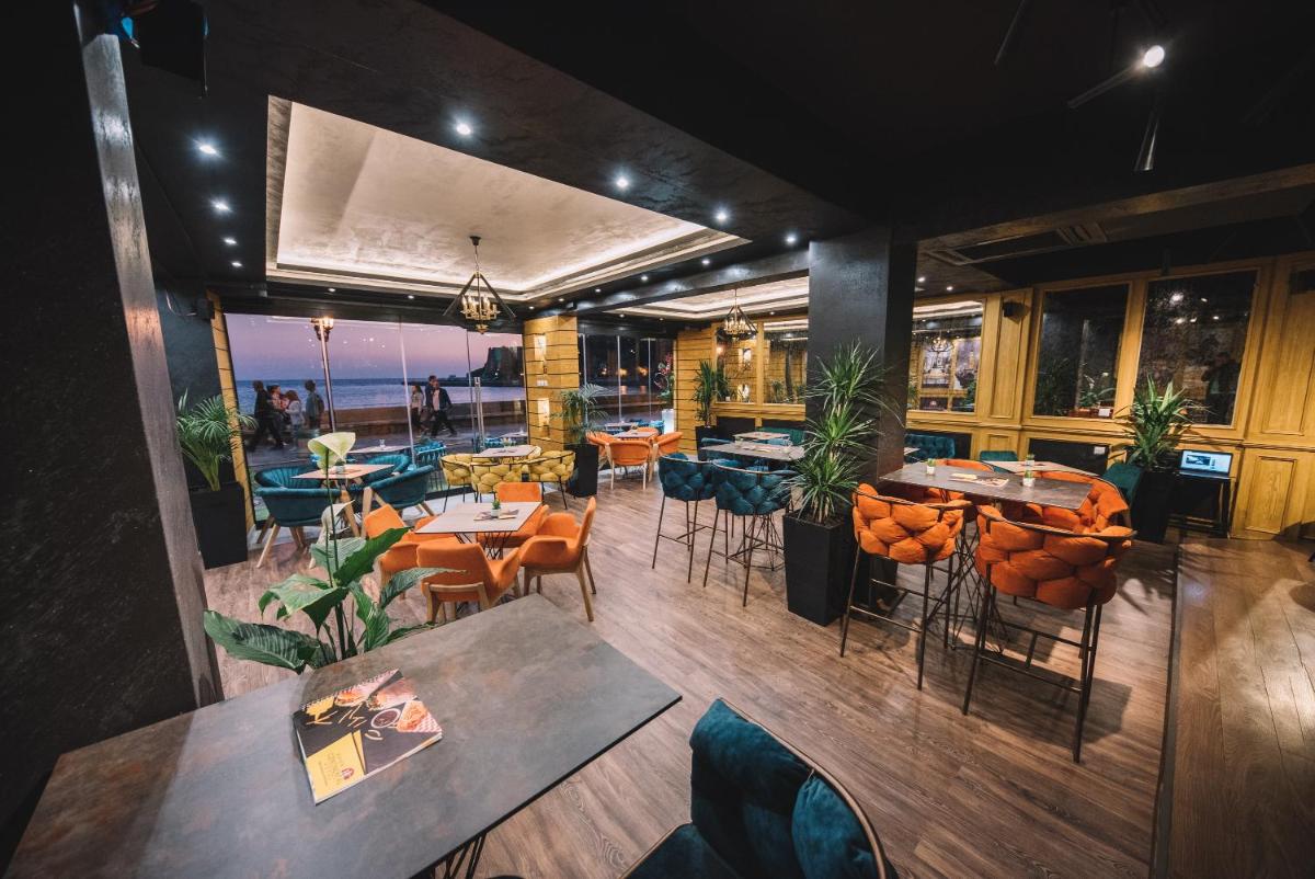 Continental Hotel - Hizvo