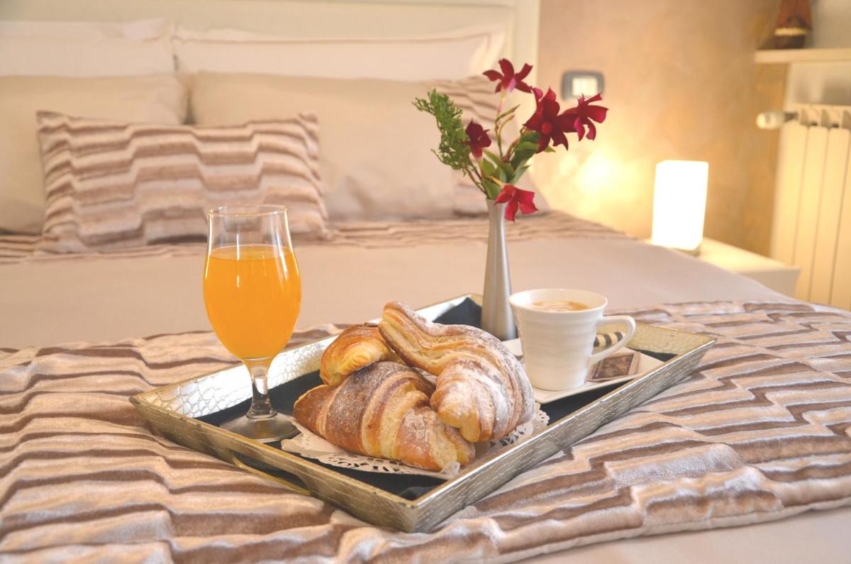 Rome Skyline Suite - Housity